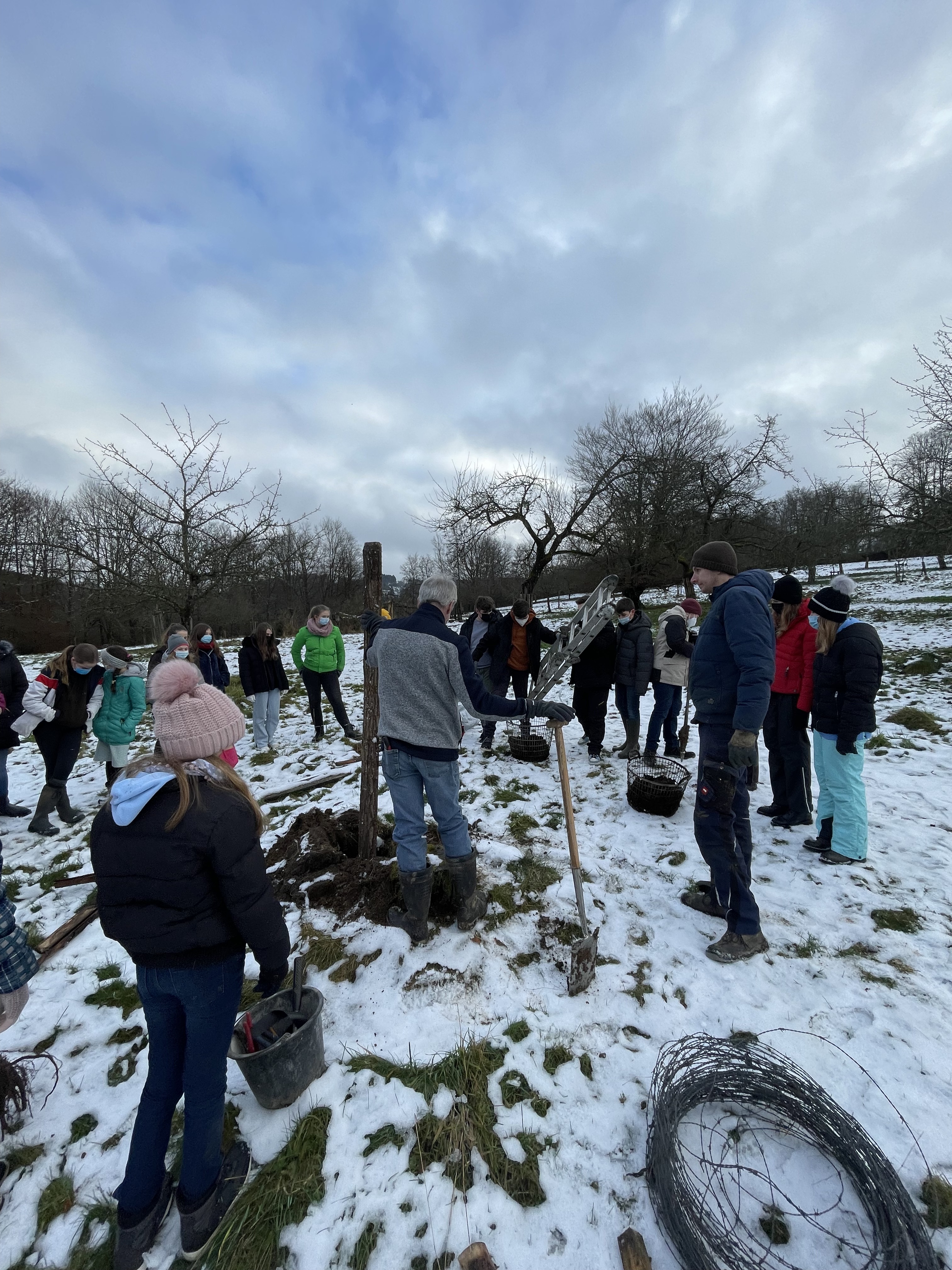 2021-12-09-Obstbaeum-pflanzen-Klasse-7-8 (18)